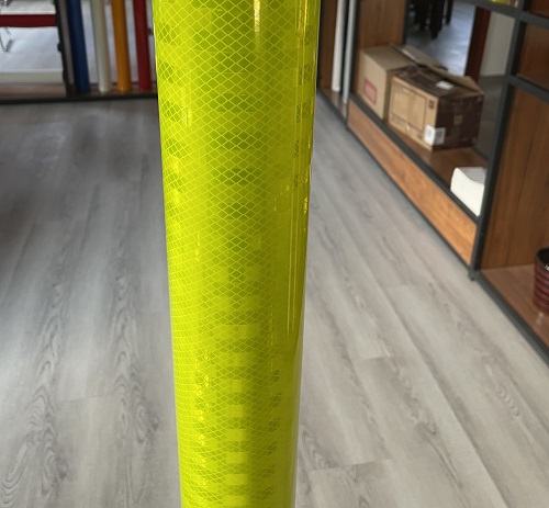 國標(biāo)四類熒光黃綠反光膜